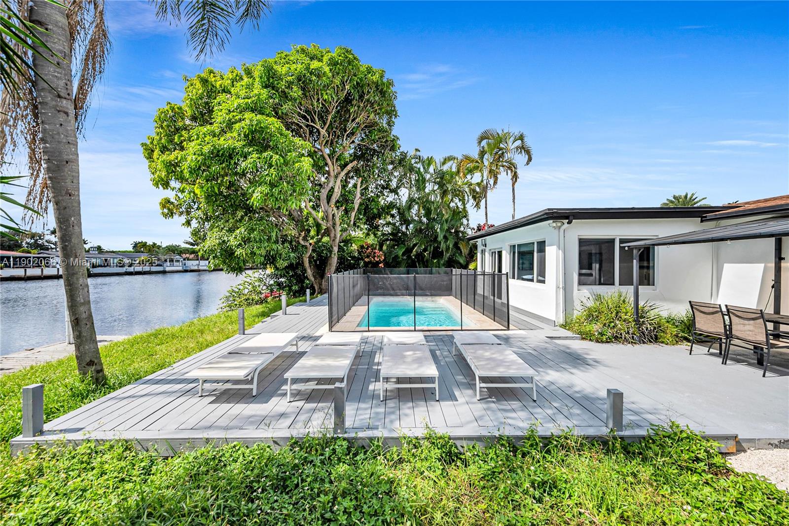 1040 NW 30th Ct, Wilton Manors