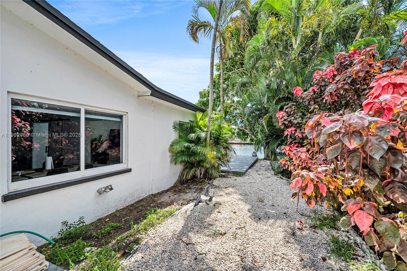 1040 NW 30th Ct, Wilton Manors