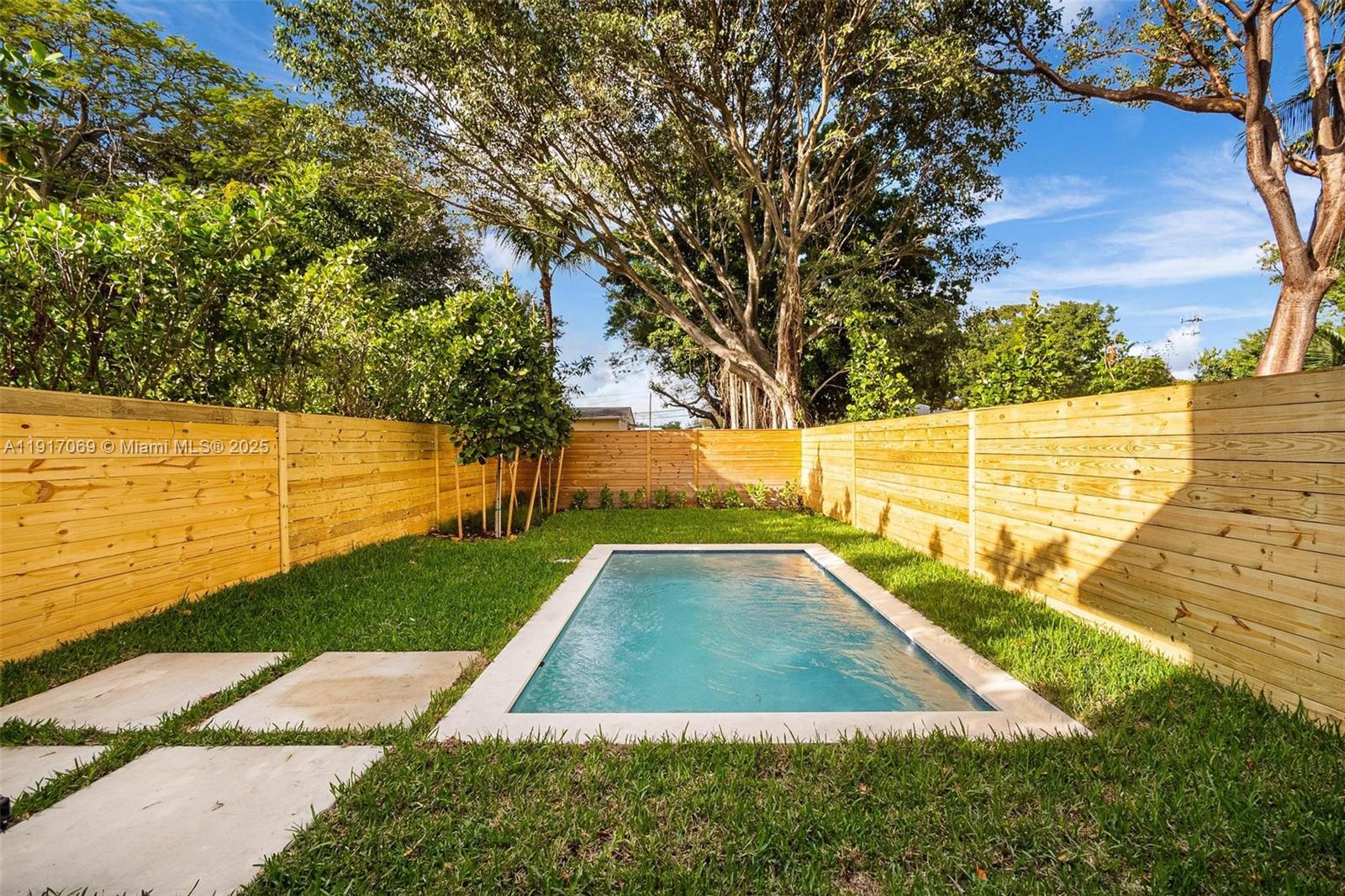535 NW 52nd St