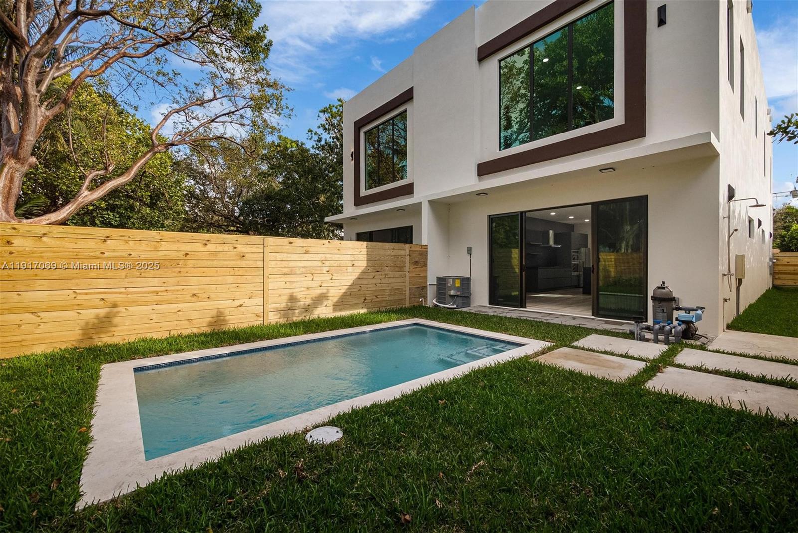 535 NW 52nd St