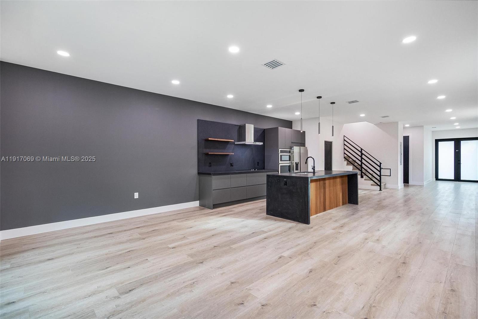 535 NW 52nd St