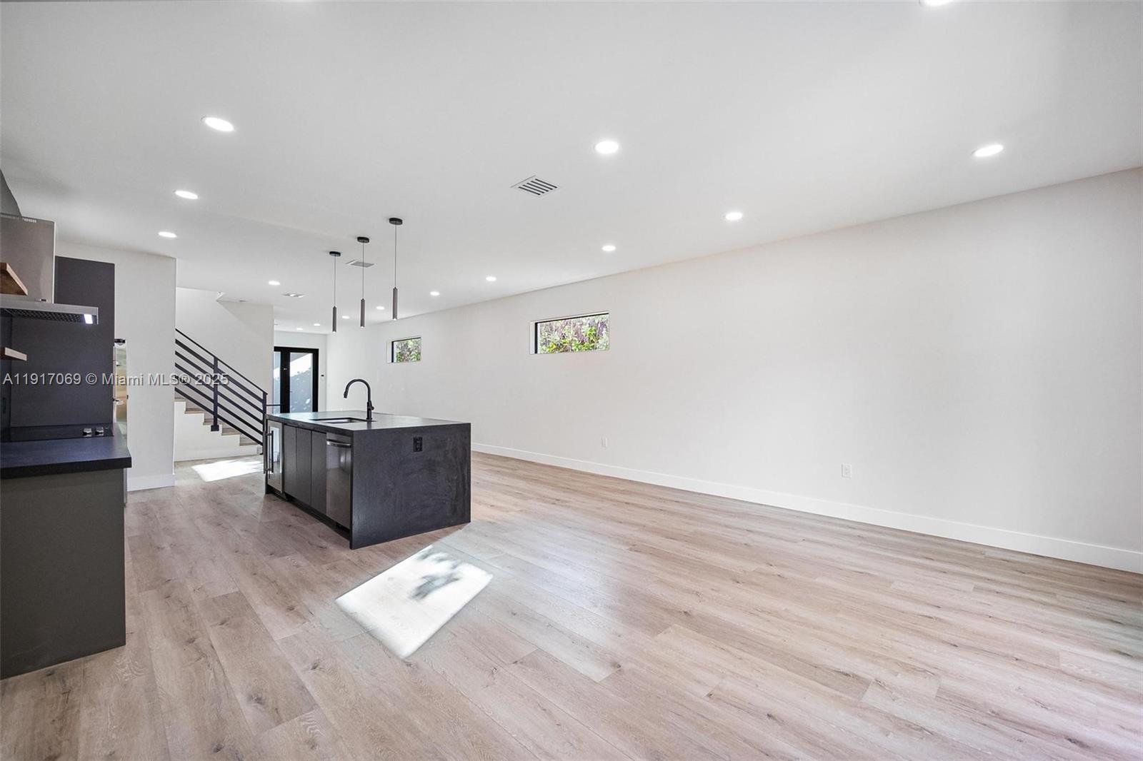 535 NW 52nd St