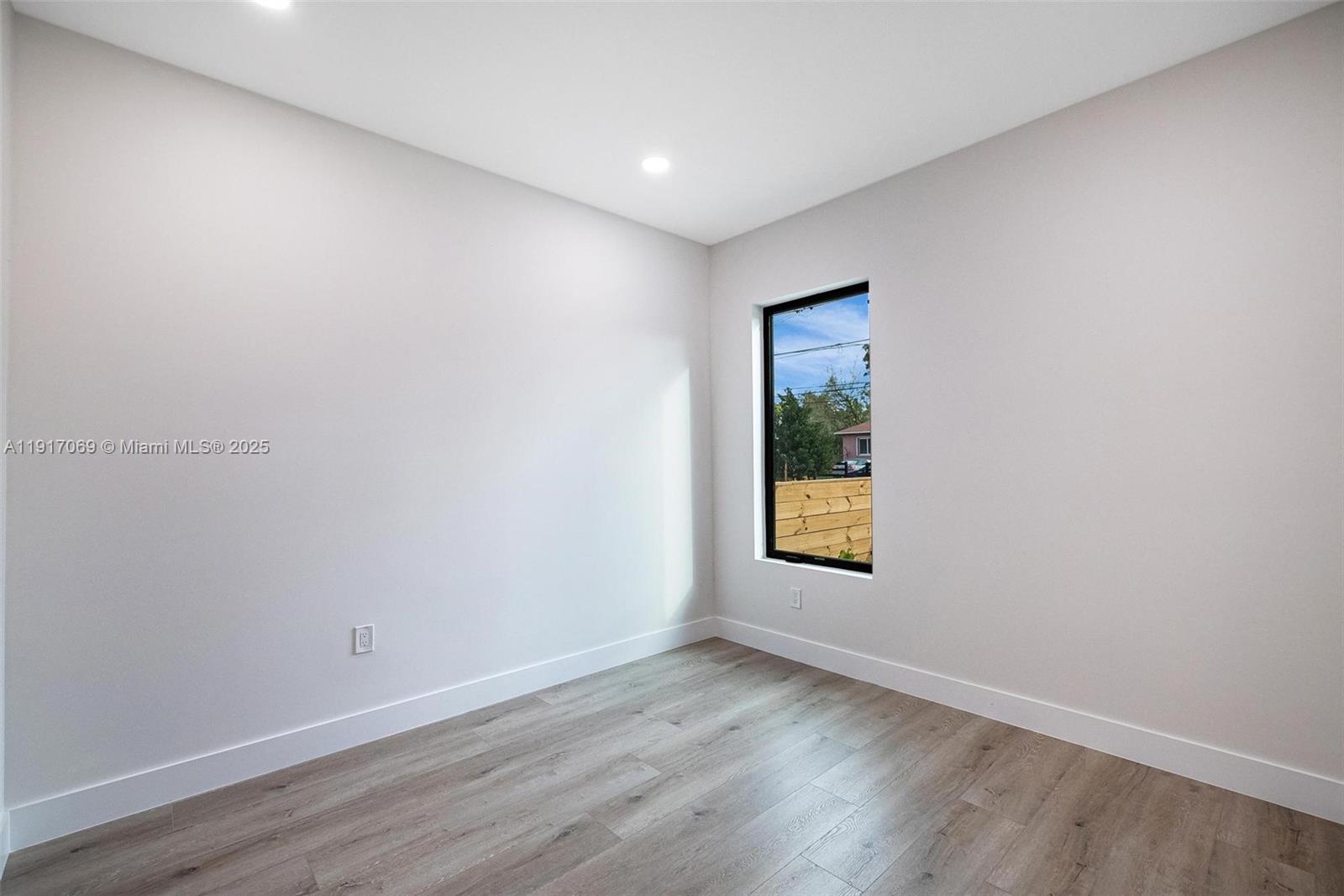 535 NW 52nd St