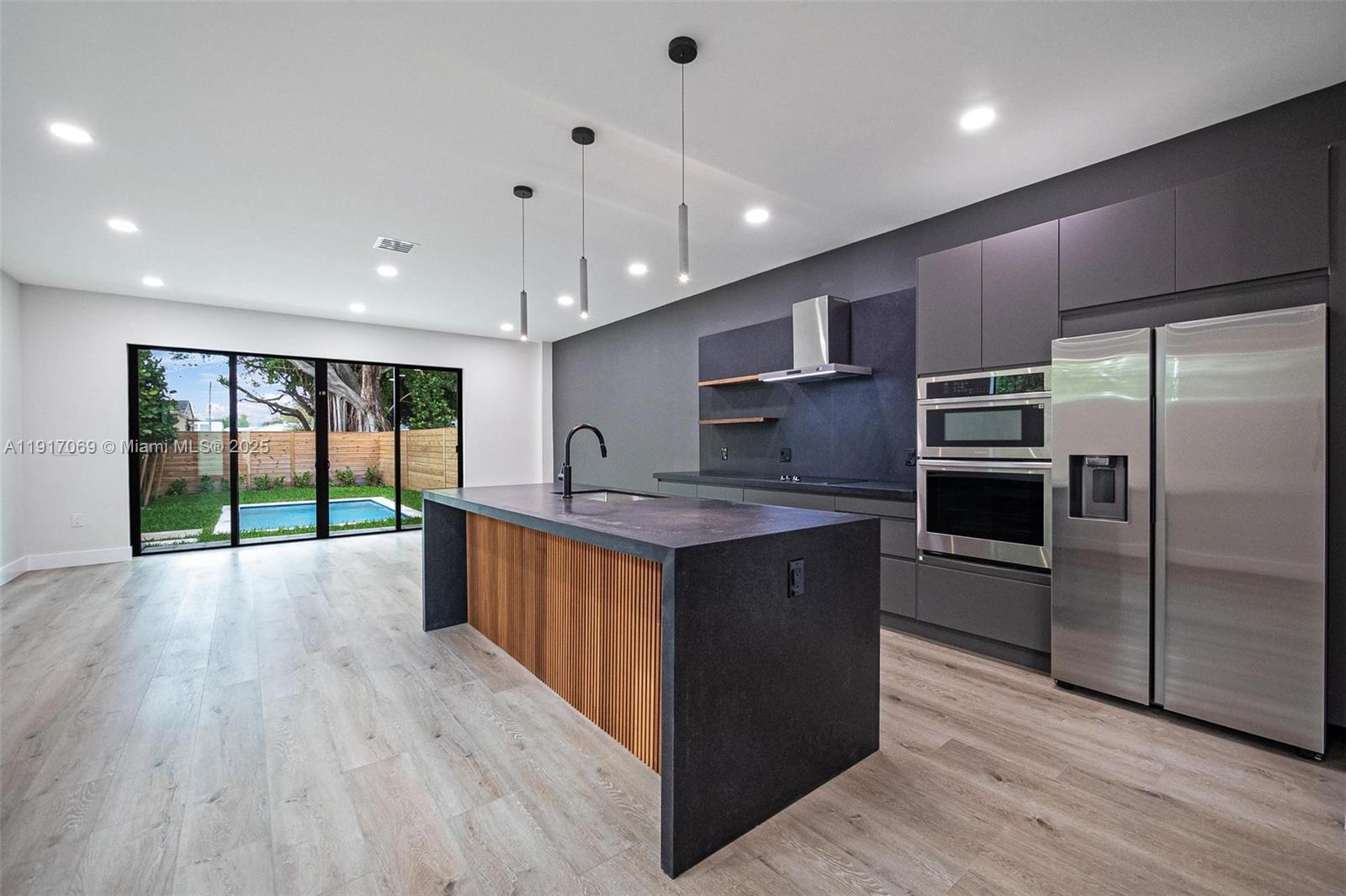 535 NW 52nd St