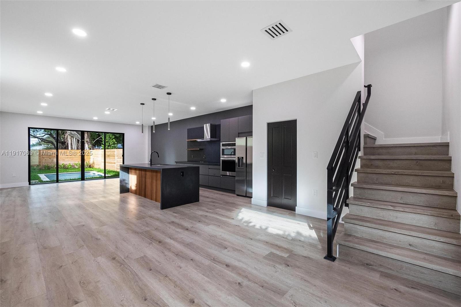 535 NW 52nd St