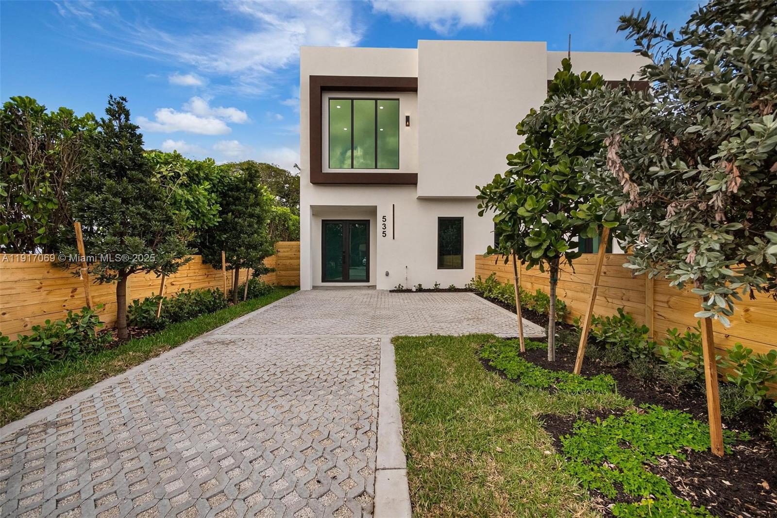 535 NW 52nd St