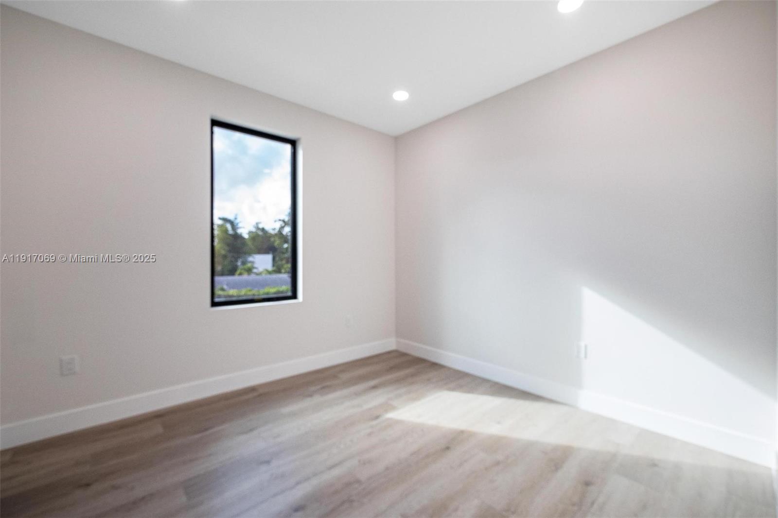 535 NW 52nd St