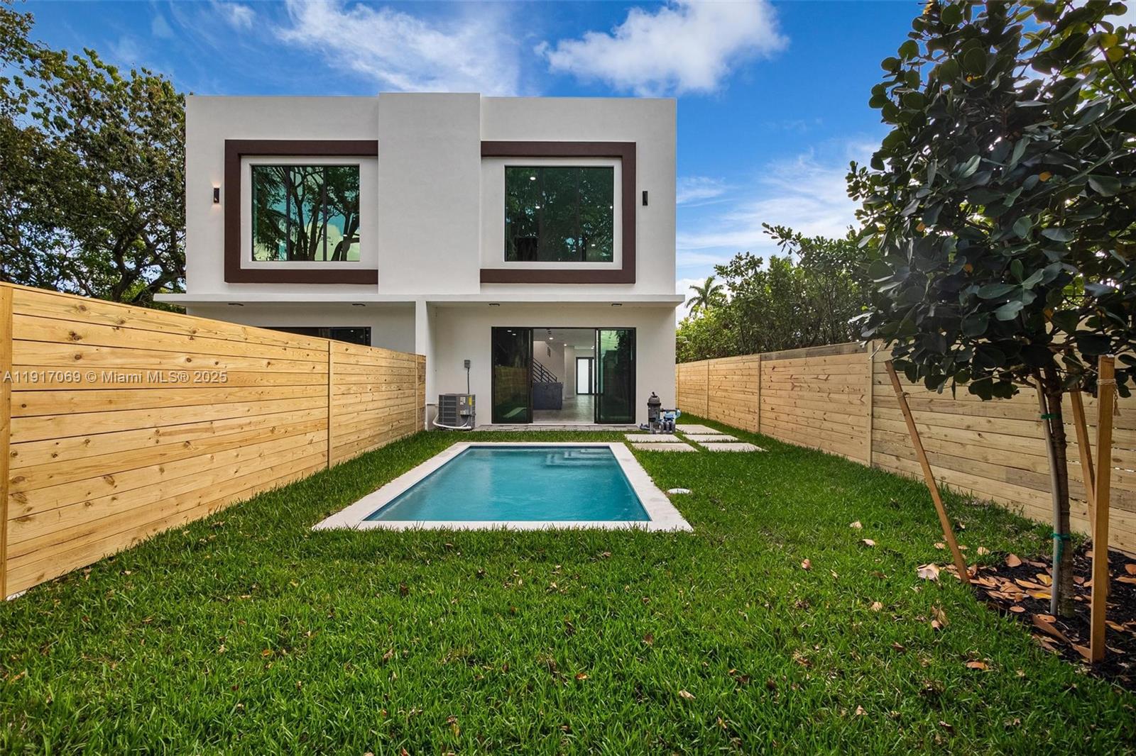 535 NW 52nd St