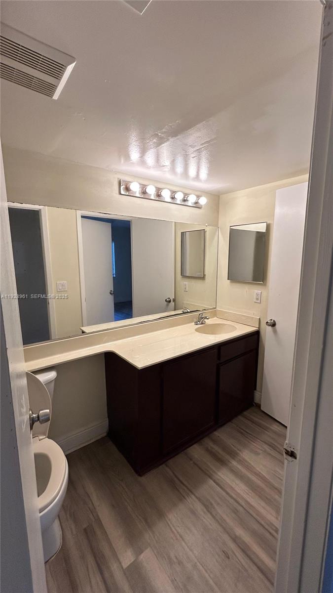 5686 Rock Island Rd # 107