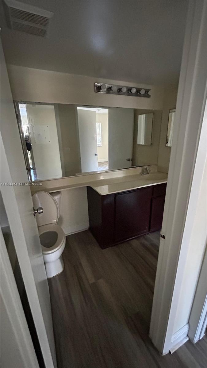 5686 Rock Island Rd # 107