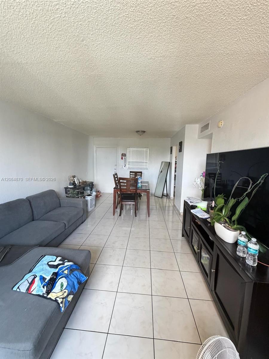 606 W 81st St # 202