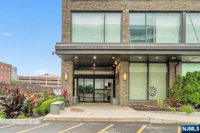 9 Somerset Lane 605