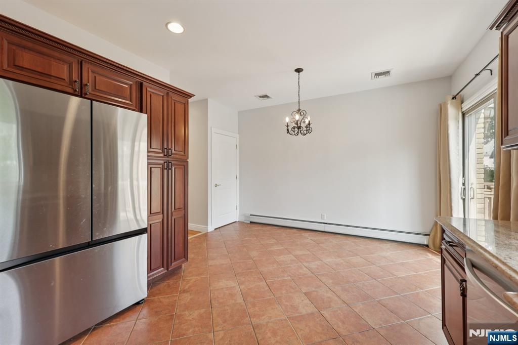 285 Knox Avenue