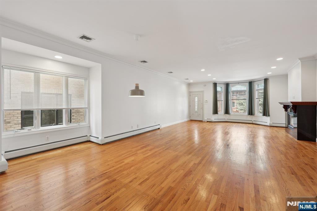 285 Knox Avenue