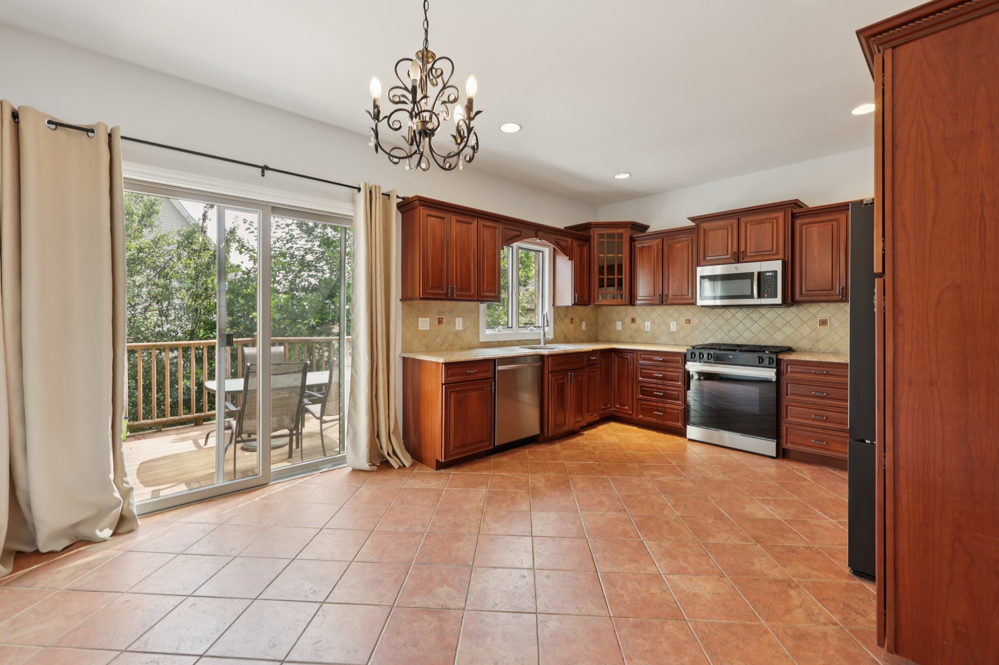 285 Knox Avenue 