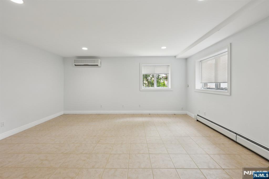285 Knox Avenue