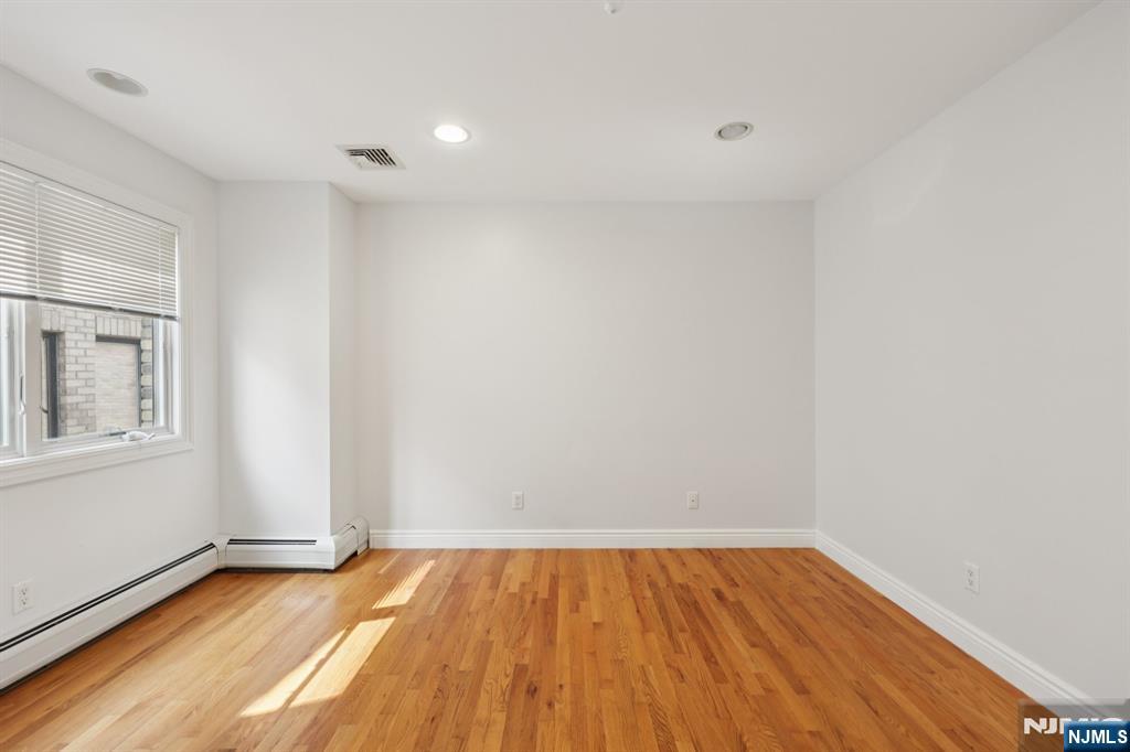 285 Knox Avenue
