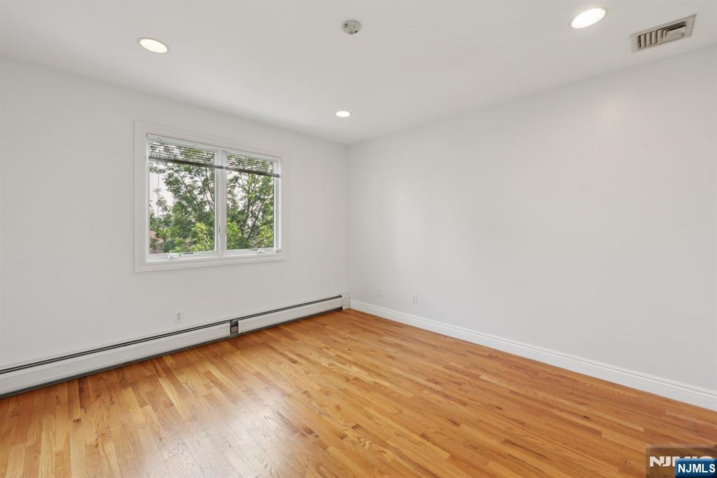 285 Knox Avenue