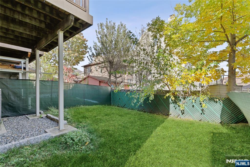 285 Knox Avenue