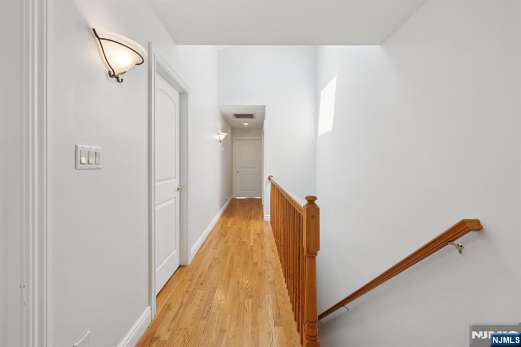 285 Knox Avenue