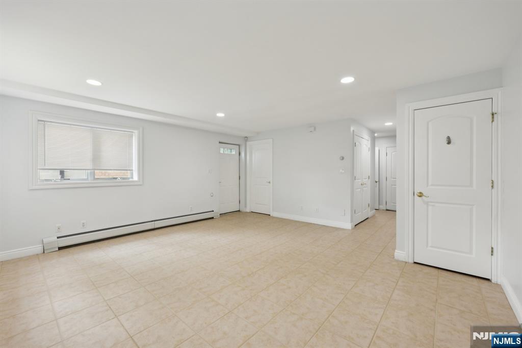 285 Knox Avenue