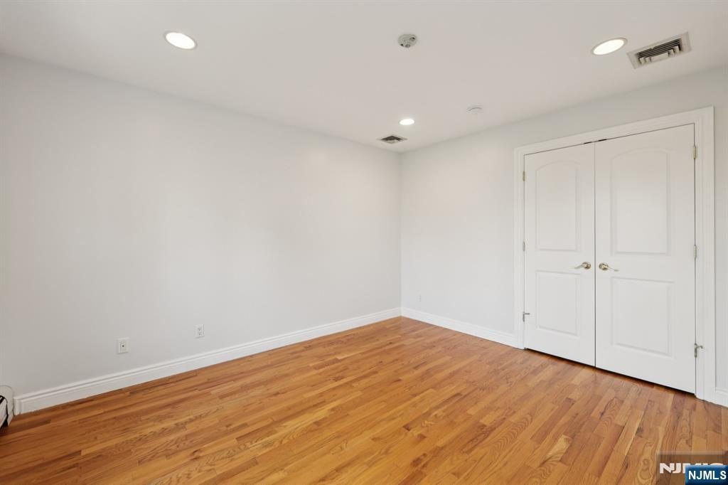 285 Knox Avenue