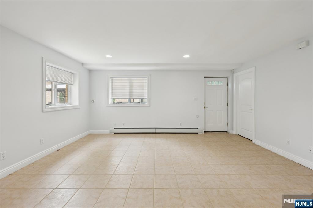 285 Knox Avenue
