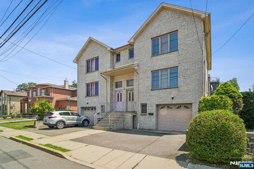 2402 Hammett Avenue
