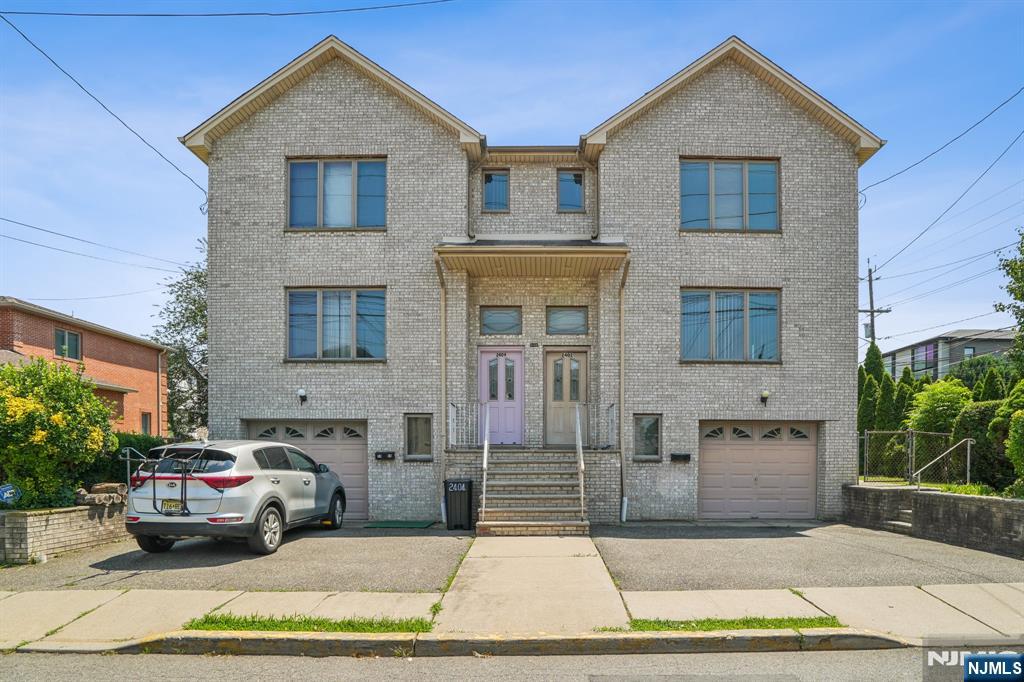 2402 Hammett Avenue