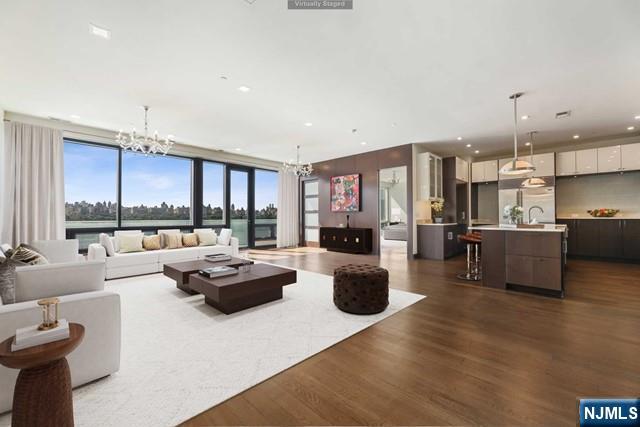 9 Somerset Lane PH606-607