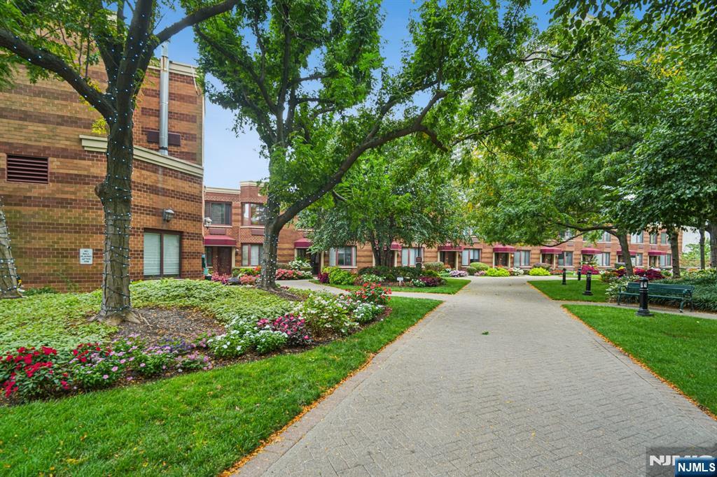 100 Old Palisade PL16