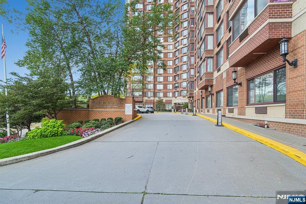 100 Old Palisade PL16