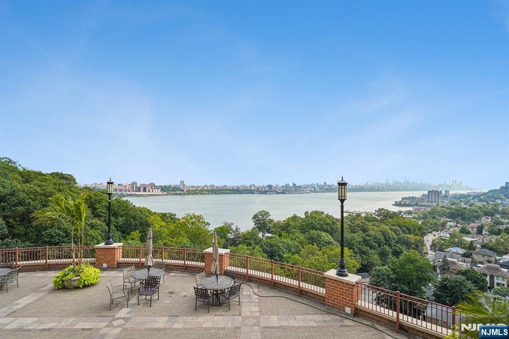 100 Old Palisade PL16
