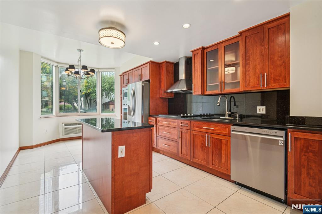 100 Old Palisade PL16