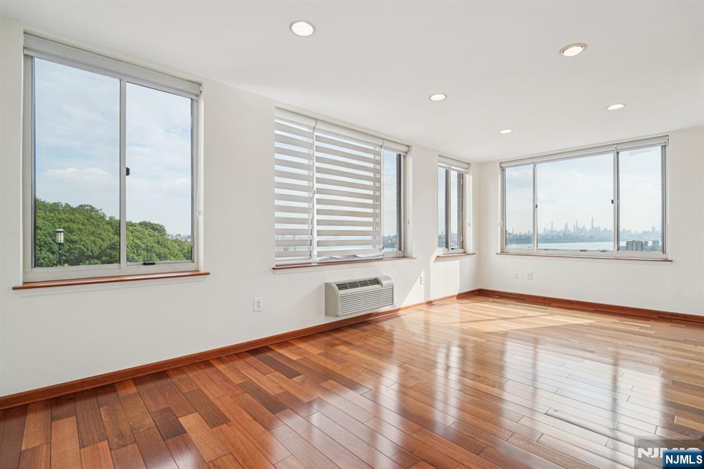 100 Old Palisade PL16