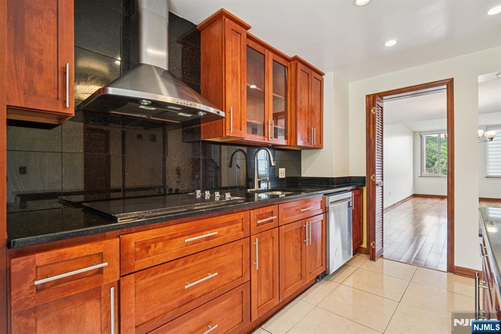 100 Old Palisade PL16