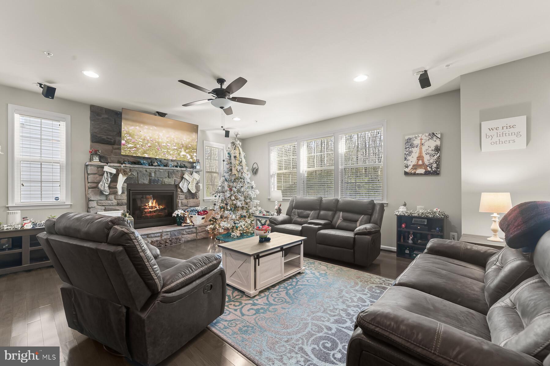345 Daleview Dr