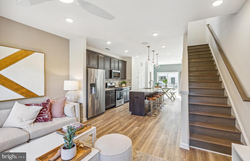 204 SUNDROP LANE