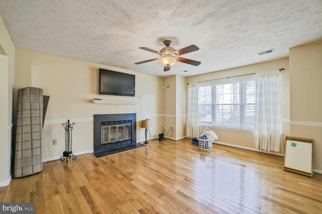 4119 LANCASTER CIRCLE