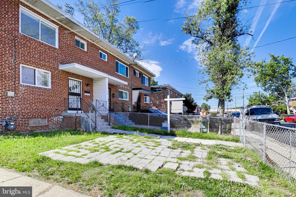 637 MAURY AVENUE