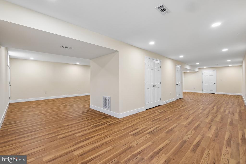 18122 SAMUEL CIRCLE