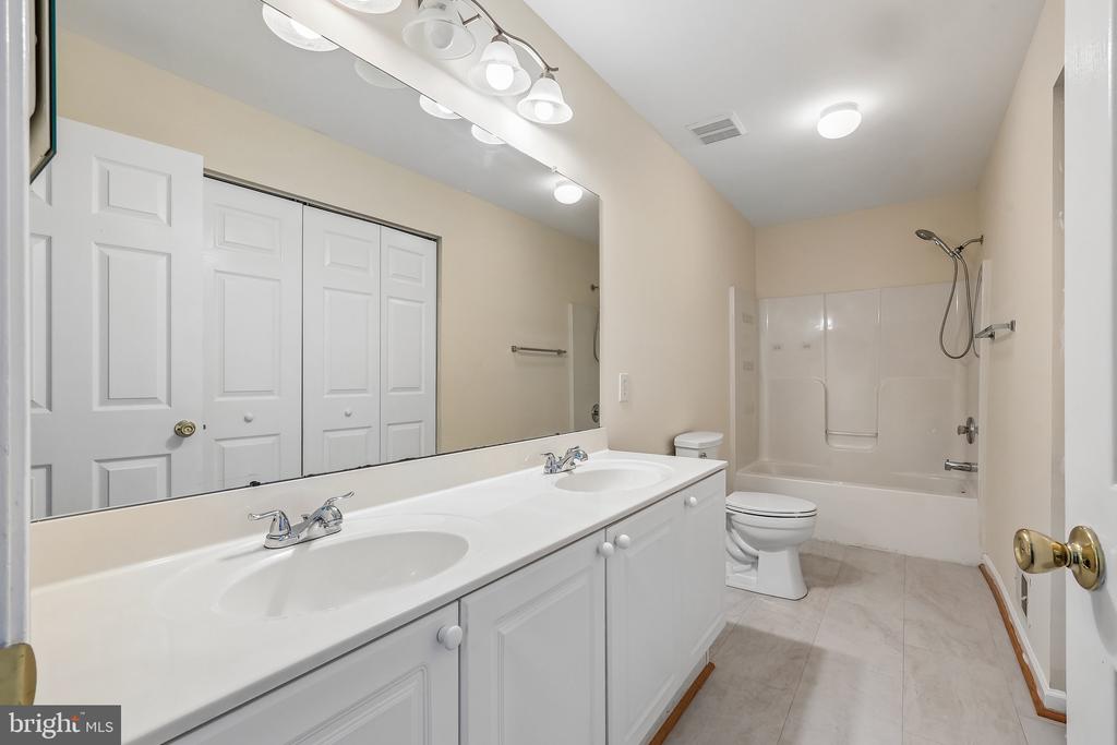 18122 SAMUEL CIRCLE