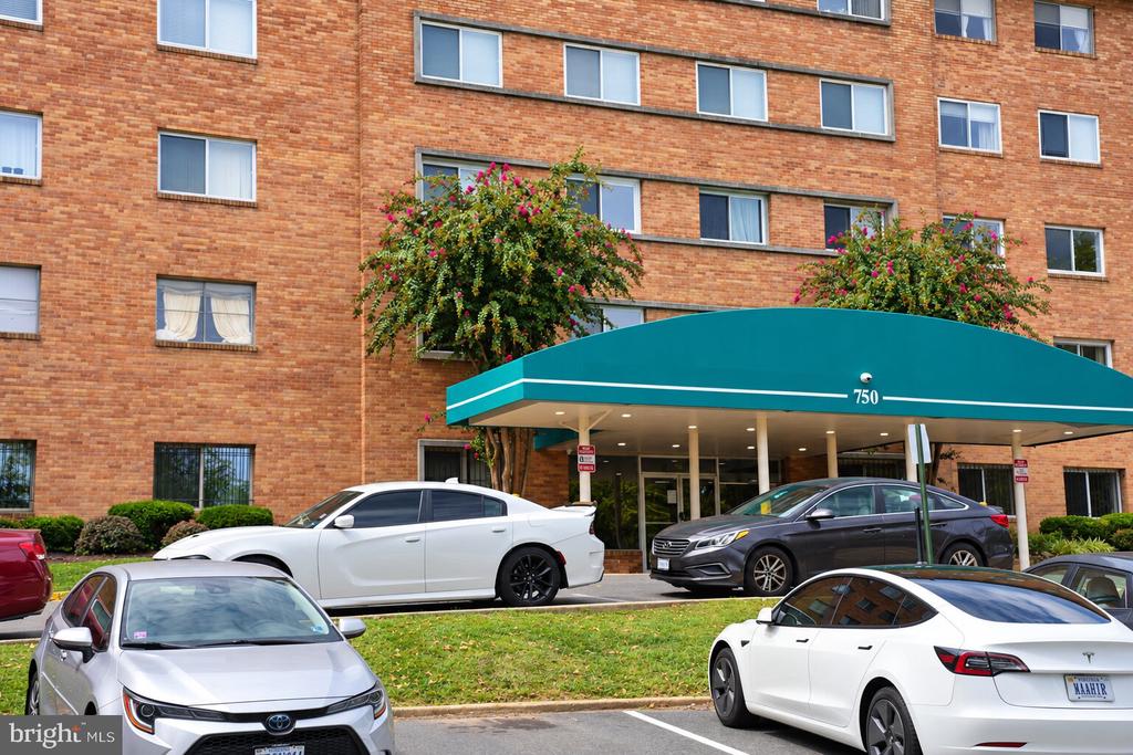 750 S DICKERSON STREET Unit: 402