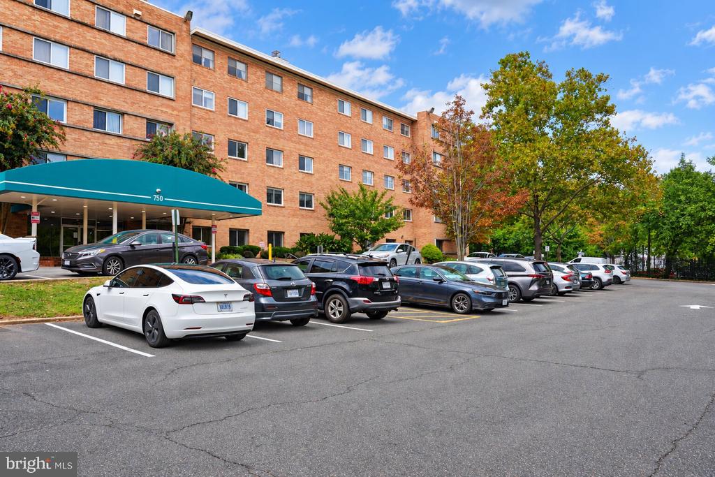 750 S DICKERSON STREET Unit: 402