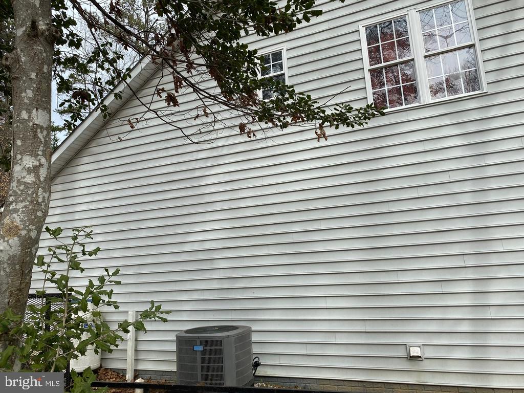 613 ABBEY DRIVE