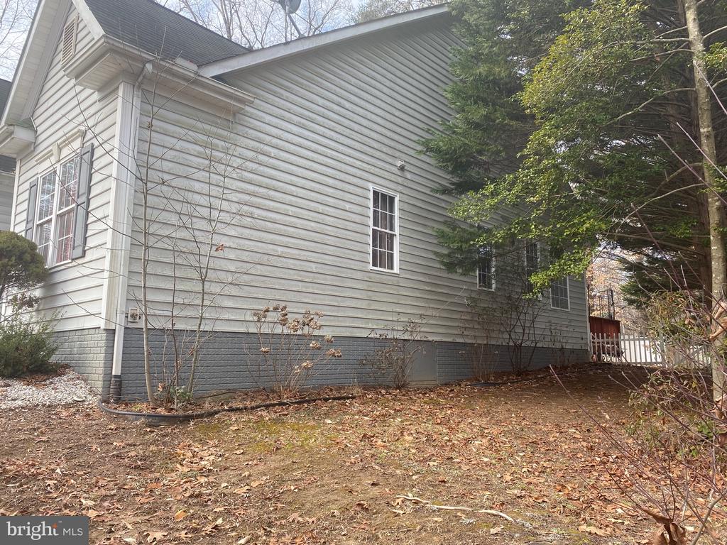 613 ABBEY DRIVE