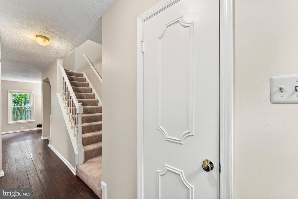 7253 KOUSA LANE