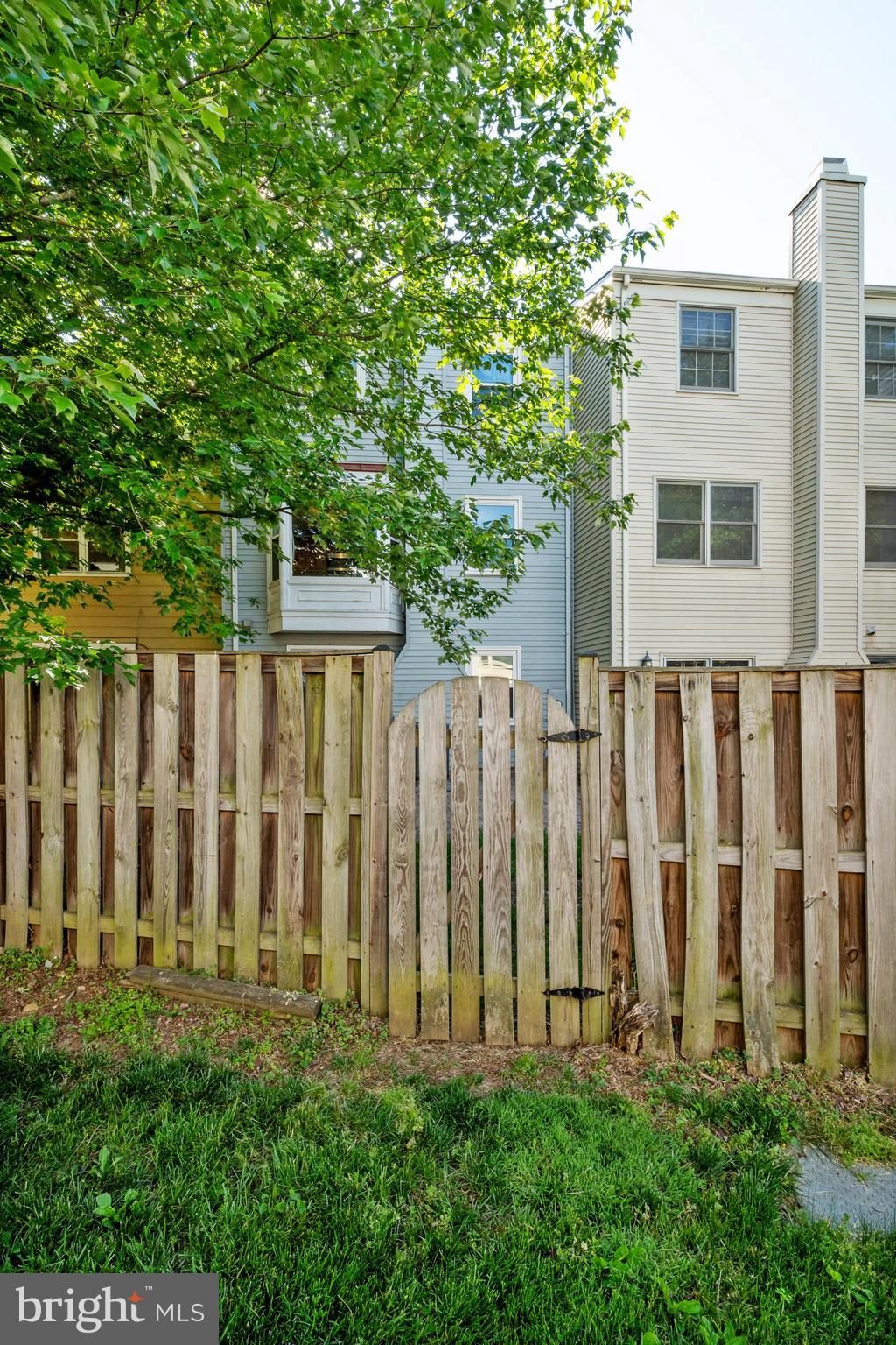 7402 MEADOWLEIGH WAY