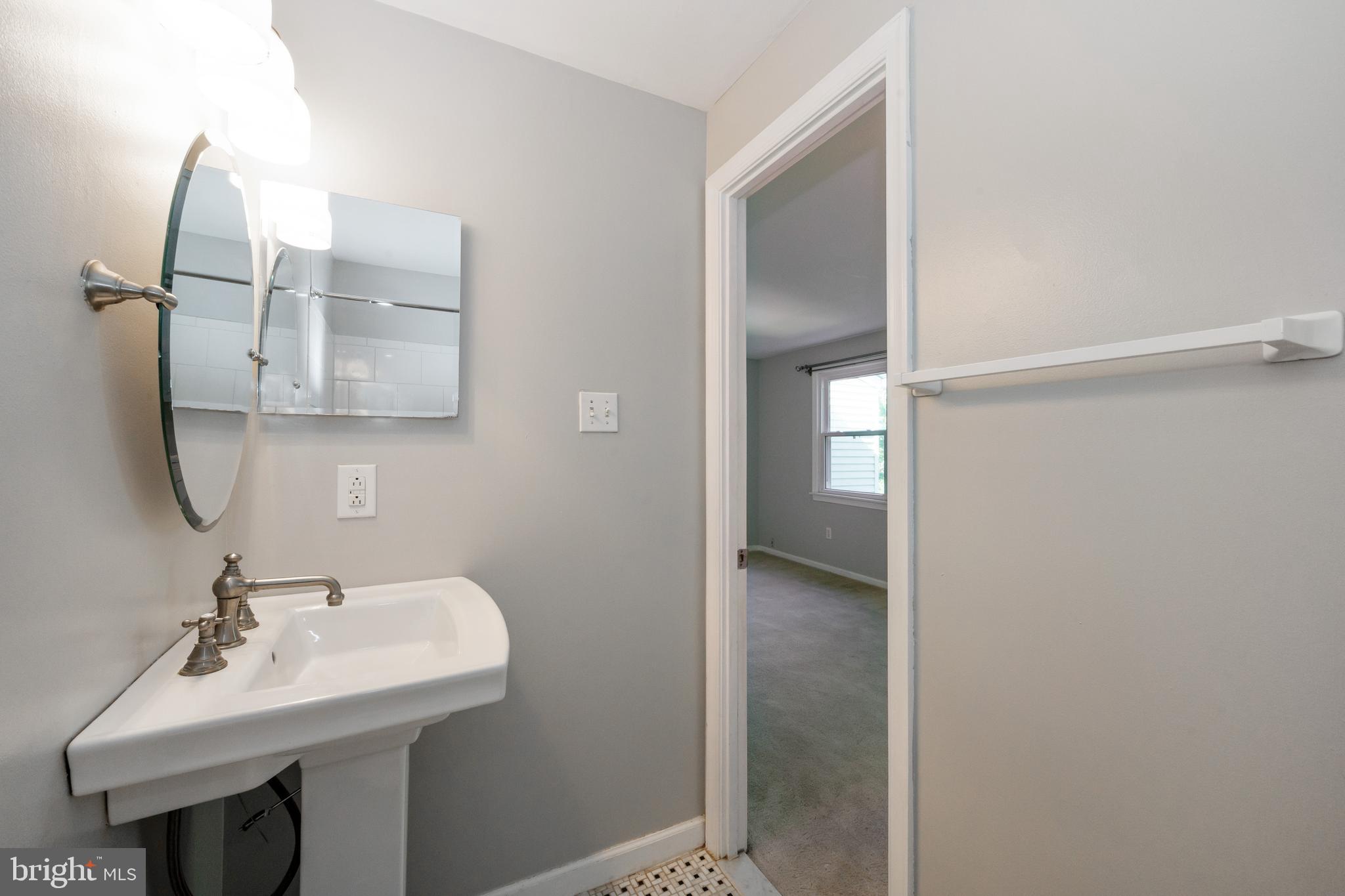 7402 MEADOWLEIGH WAY