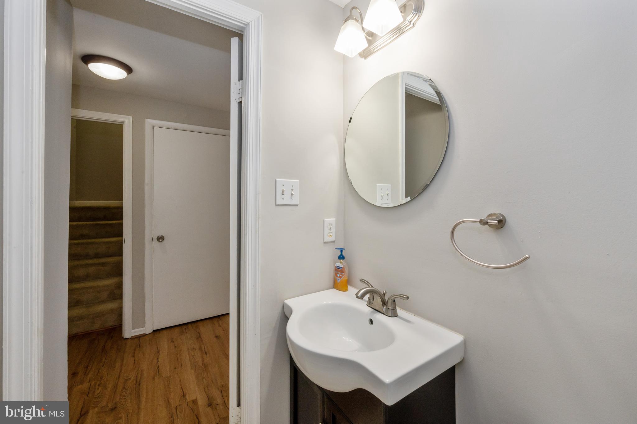 7402 MEADOWLEIGH WAY